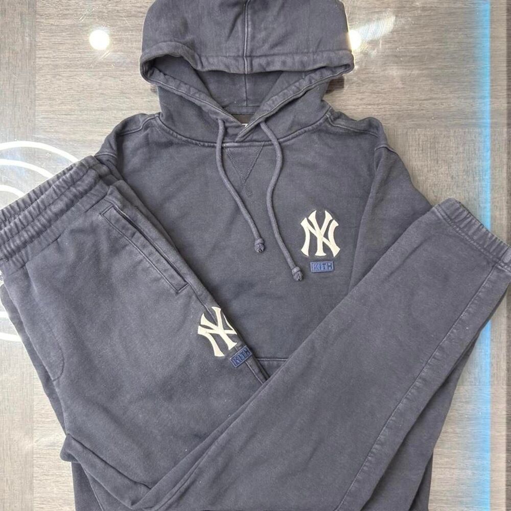 Kith Men's Navy and Blue Hoodie